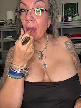 dieseldame1313 online show from February 15, 11:23 pm