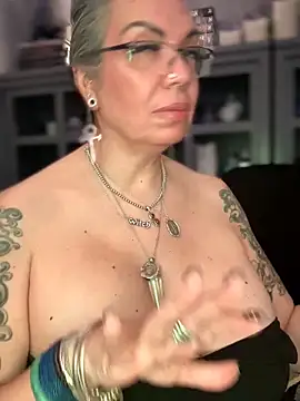 dieseldame1313 online show from March 5, 5:58 am