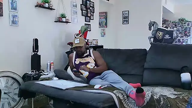 Snapshot of Str8ishVegasGuy chatting on October 25, 8:14 pm Str8ishVegasGuy online show from October 25, 8:14 pm