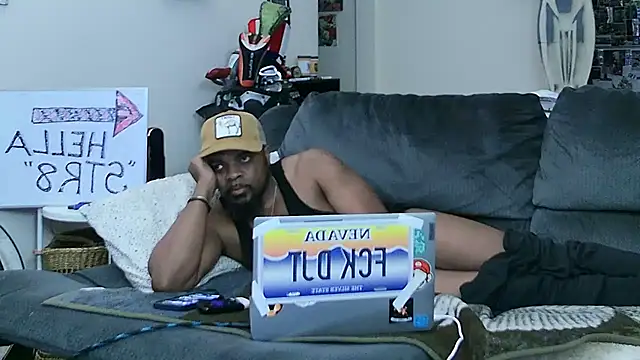 Snapshot of Str8ishVegasGuy chatting on October 29, 1:30 am Str8ishVegasGuy online show from October 29, 1:30 am