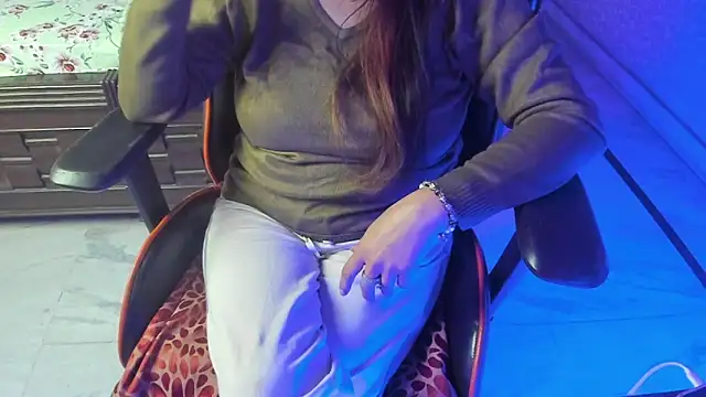 ShylaGill online show from December 4, 5:32 pm