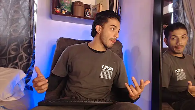 ArturoCardona  online show from April 1, 12:06 pm