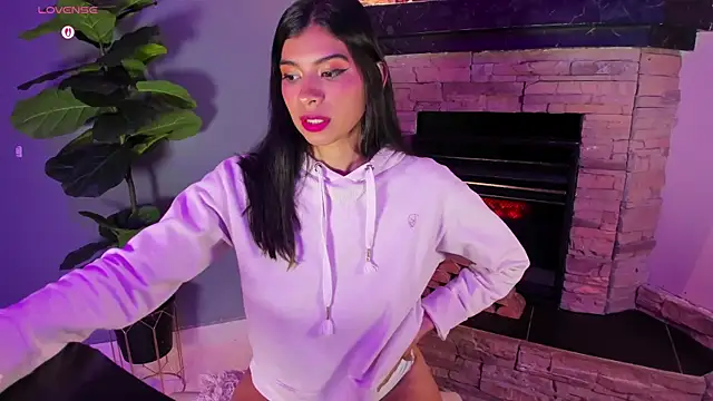 Lola Pierce online show from October 22, 12:05 pm