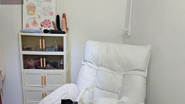 Snapshot of 9aunatiis chatting on December 13, 8:04 pm 9aunatiis online show from December 13, 8:04 pm