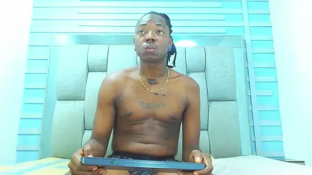 Snapshot of Black_Fire10 chatting on December 19, 7:10 pm Black Fire10 online show from December 19, 7:10 pm