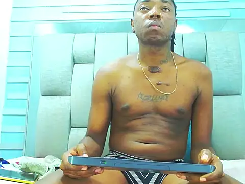 Snapshot of Black_Fire10 chatting on February 28, 8:32 pm Black Fire10 online show from February 28, 8:32 pm