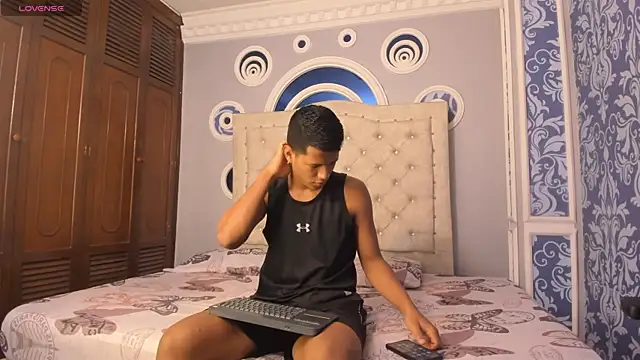 Snapshot of KingStark_ chatting on November 1, 12:51 pm KingStark online show from November 1, 12:51 pm