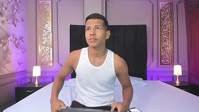 Snapshot of KingStark_ chatting on November 7, 1:33 pm KingStark online show from November 7, 1:33 pm