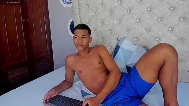 Snapshot of KingStark_ chatting on November 22, 10:47 am KingStark online show from November 22, 10:47 am