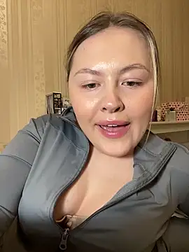 Snapshot of SunshineEmma chatting on February 10, 1:43 am SunshineEmma online show from February 10, 1:43 am