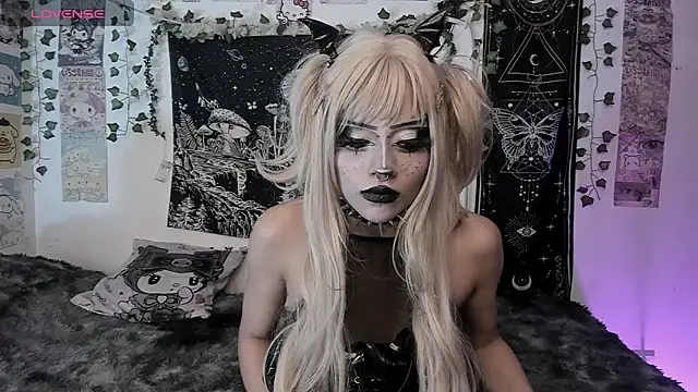 GothKitten666 online show from July 18, 7:45 am