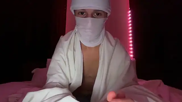 Snapshot of holydirt_luxeno1 chatting on October 6, 6:27 pm holydirt luxeno1 online show from October 6, 6:27 pm