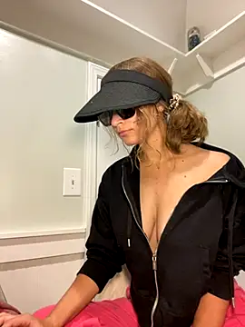 Snapshot of Lilamelon chatting on October 6, 1:14 am Lilamelon online show from October 6, 1:14 am