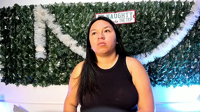 Snapshot of BellaRoux1 chatting on December 19, 12:12 pm BellaRoux1 online show from December 19, 12:12 pm