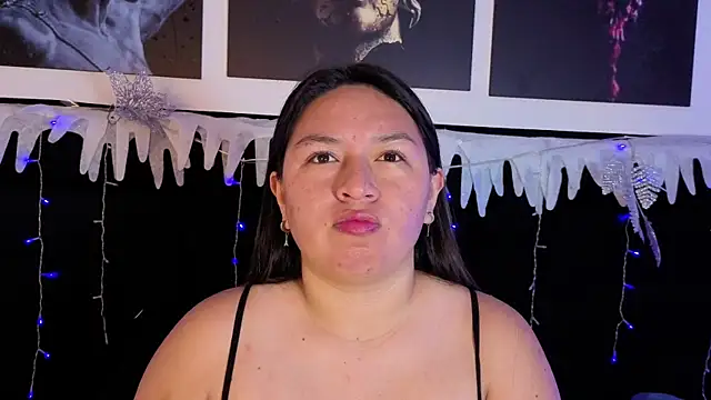 Snapshot of BellaRoux1 chatting on December 20, 12:01 pm BellaRoux1 online show from December 20, 12:01 pm