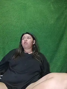 Snapshot of BellaRoux1 chatting on December 23, 4:32 am BellaRoux1 online show from December 23, 4:32 am