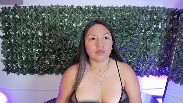 Snapshot of BellaRoux1 chatting on January 9, 12:41 pm BellaRoux1 online show from January 9, 12:41 pm