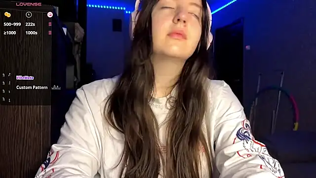 LauretteRagar online show from October 1, 5:19 pm