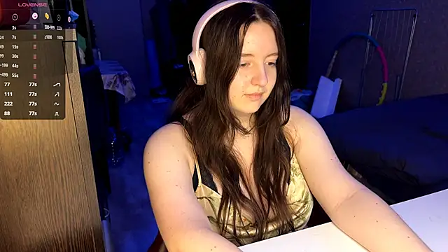 LauretteRagar online show from October 24, 5:20 pm