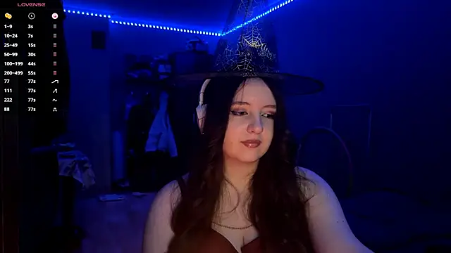 LauretteRagar online show from October 31, 7:26 pm