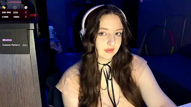 LauretteRagar online show from November 12, 5:35 pm