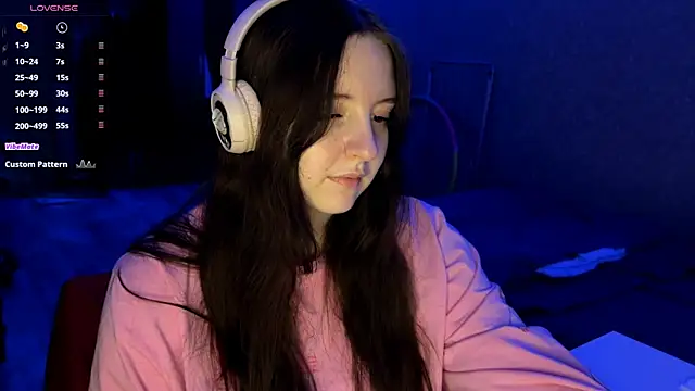 LauretteRagar online show from November 18, 6:23 pm