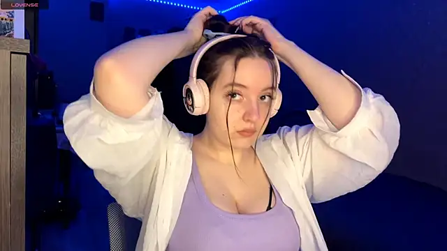 LauretteRagar online show from December 4, 5:32 pm