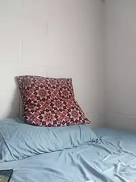 oxxy jean online show from April 8, 1:00 pm