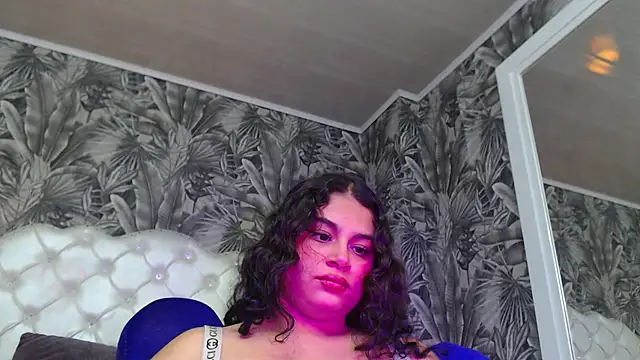 Snapshot of RylieRoss chatting on November 6, 11:55 am RylieRoss online show from November 6, 11:55 am