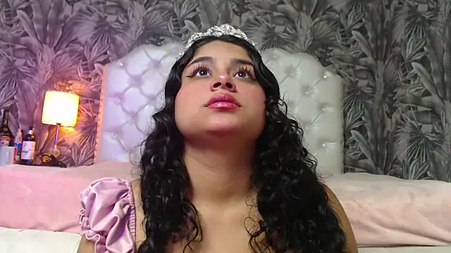 Snapshot of RylieRoss chatting on November 7, 1:22 pm RylieRoss online show from November 7, 1:22 pm