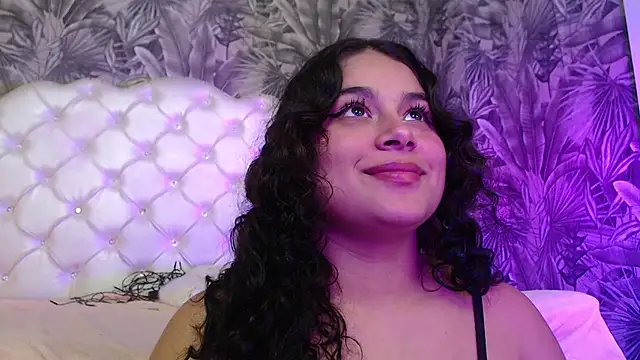 Snapshot of RylieRoss chatting on November 26, 2:29 pm RylieRoss online show from November 26, 2:29 pm