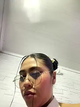 Snapshot of LuluMonroe_Eup chatting on December 19, 3:02 am LuluMonroe Eup online show from December 19, 3:02 am