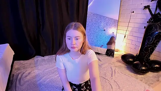 Lillie Berry online show from November 5, 4:34 am