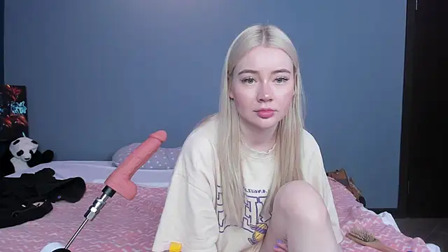 Lillie Berry online show from May 21, 5:25 am