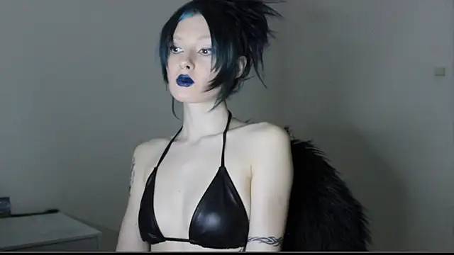 midnightsiren777 online show from March 5, 9:33 pm