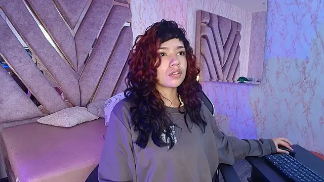 Snapshot of redd_pandaa chatting on June 13, 3:26 am redd pandaa online show from June 13, 3:26 am