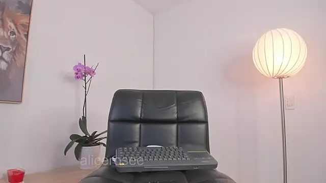  Alicerosee online show from June 3, 8:36 pm
