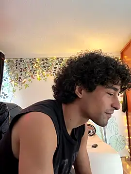 Snapshot of Oliver_11Ed chatting on January 5, 10:02 pm Oliver 11Ed online show from January 5, 10:02 pm