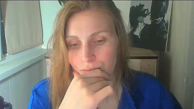 JuliaMuuun online show from April 18, 7:07 pm