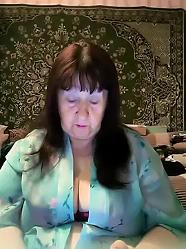Snapshot of CrystalLime6411 chatting on April 17, 4:10 pm CrystalLime6411 online show from April 17, 4:10 pm