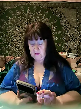Snapshot of CrystalLime6411 chatting on April 18, 3:16 pm CrystalLime6411 online show from April 18, 3:16 pm