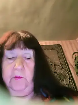 Snapshot of CrystalLime6411 chatting on April 28, 4:45 pm CrystalLime6411 online show from April 28, 4:45 pm