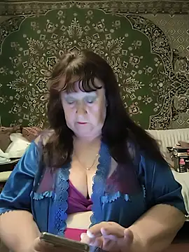 Snapshot of CrystalLime6411 chatting on May 15, 2:07 am CrystalLime6411 online show from May 15, 2:07 am
