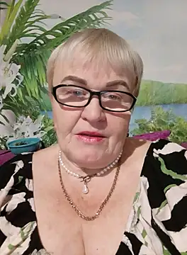 Snapshot of VioletSweet5566 chatting on October 2, 4:03 pm VioletSweet5566 online show from October 2, 4:03 pm