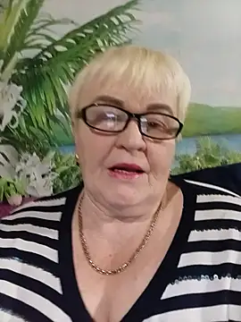 Snapshot of VioletSweet5566 chatting on December 5, 7:32 pm VioletSweet5566 online show from December 5, 7:32 pm