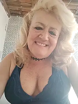 Snapshot of Belladama61 chatting on February 17, 10:56 am Belladama61 online show from February 17, 10:56 am