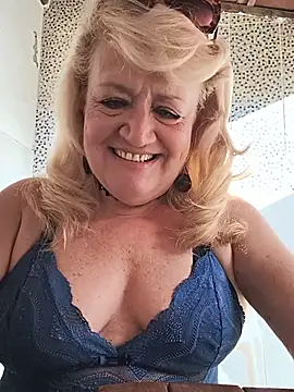 Snapshot of Belladama61 chatting on July 5, 10:33 am Belladama61 online show from July 5, 10:33 am