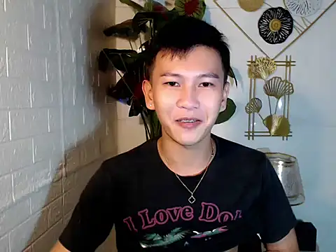 Snapshot of RalfAsian25 chatting on May 13, 6:00 am RalfAsian25 online show from May 13, 6:00 am