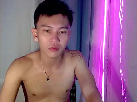 Snapshot of RalfAsian25 chatting on May 15, 8:32 am RalfAsian25 online show from May 15, 8:32 am