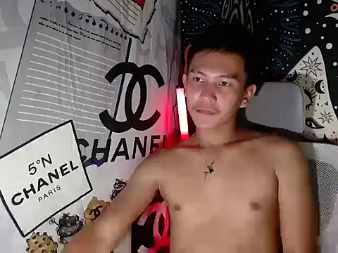 Snapshot of RalfAsian25 chatting on June 1, 12:23 am RalfAsian25 online show from June 1, 12:23 am